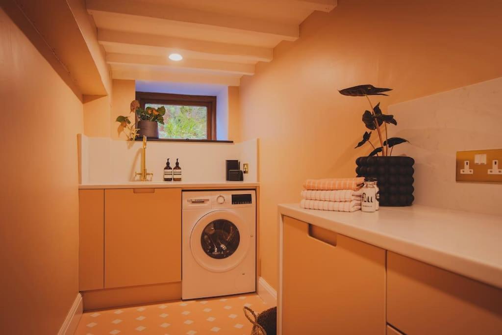 River Cottage, A Luxurious And Cosy Riverside Cottage For Two 威尔斯浦 外观 照片